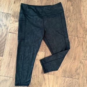 Constantly Varied Gear CVG skull Capri leggings size XL